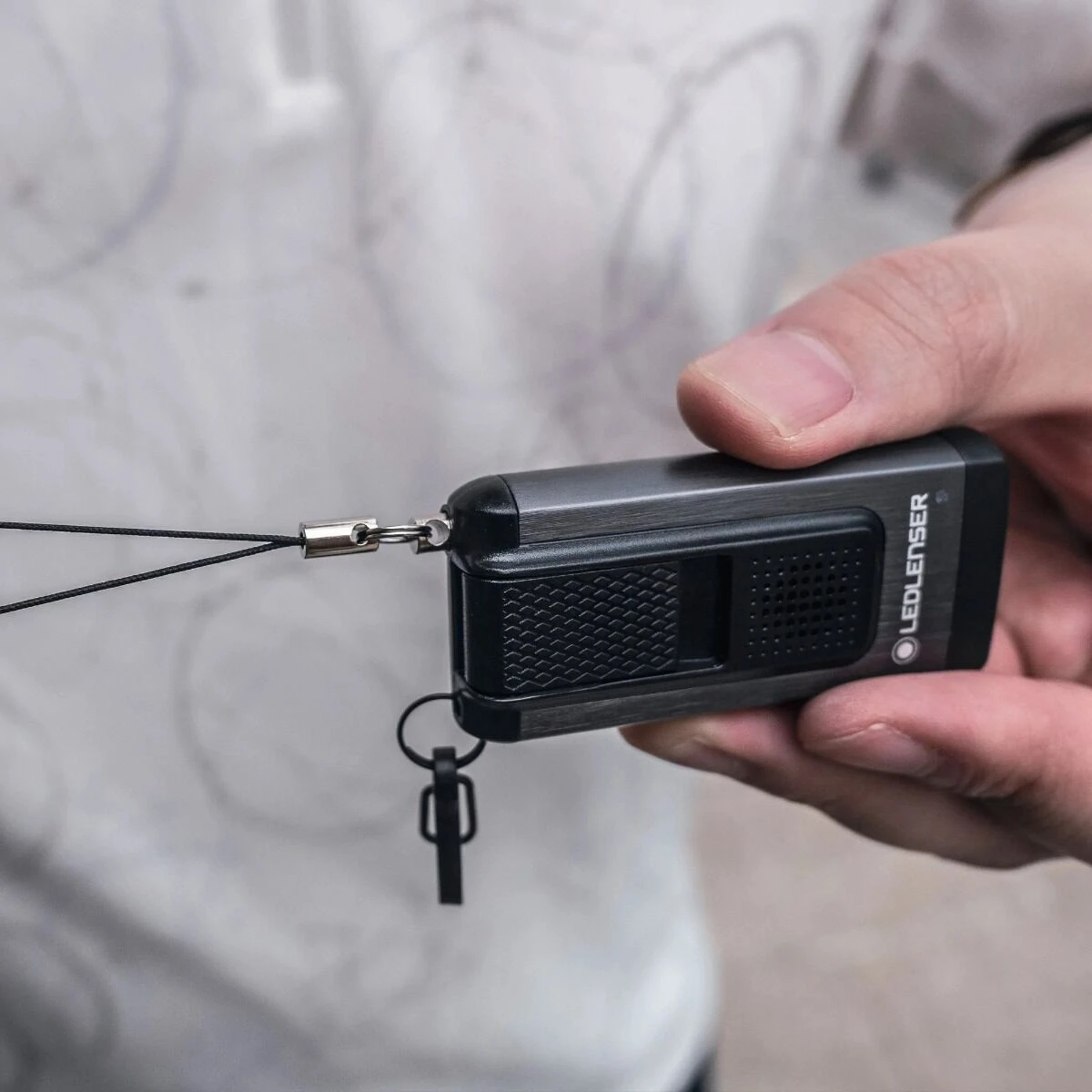 Ledlenser Rechargeable K6R Key Ring Flashlight Torch & Safety Alarm 400 Lumens (Grey Or Rose Gold) 3 Ledlenser Rechargeable K6R Key Ring Flashlight Torch & Safety Alarm 400 Lumens (Grey Or Rose Gold) - Image 3