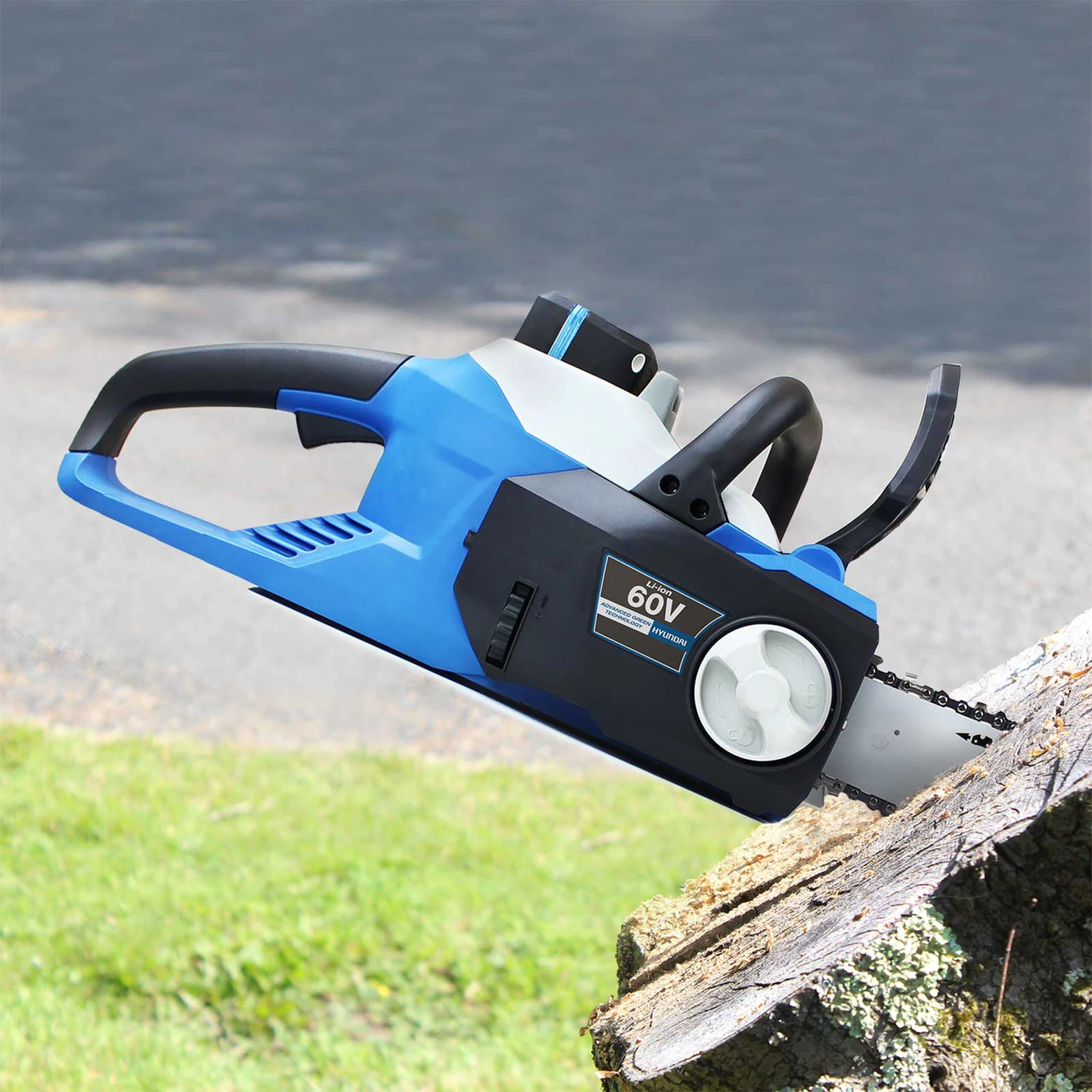 Hyundai HYC60Li Cordless 60v Chainsaw 30cm/12in With Battery 2 Hyundai HYC60Li Cordless 60v Chainsaw 30cm/12in With Battery - Image 2