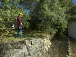 McCulloch B33B Petrol 33cc Brushcutter 43cm/17in Cow Horn Handled -Household Tools MCB33B 04 scaled