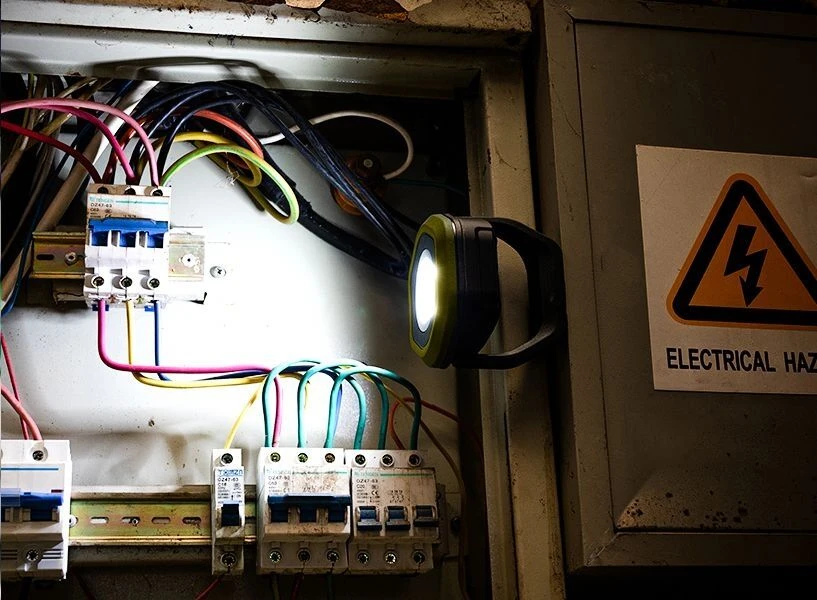 Elite LED Rechargeable Compact Task Work Light With Magnetic Base 1400 Lumens 4 Elite LED Rechargeable Compact Task Work Light With Magnetic Base 1400 Lumens - Image 4