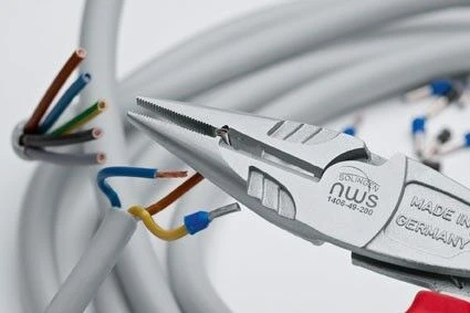 NWS VDE Ergonomic Electrician's Spring Loaded Long Nose Pliers 200mm 5 NWS VDE Ergonomic Electrician's Spring Loaded Long Nose Pliers 200mm - Image 5